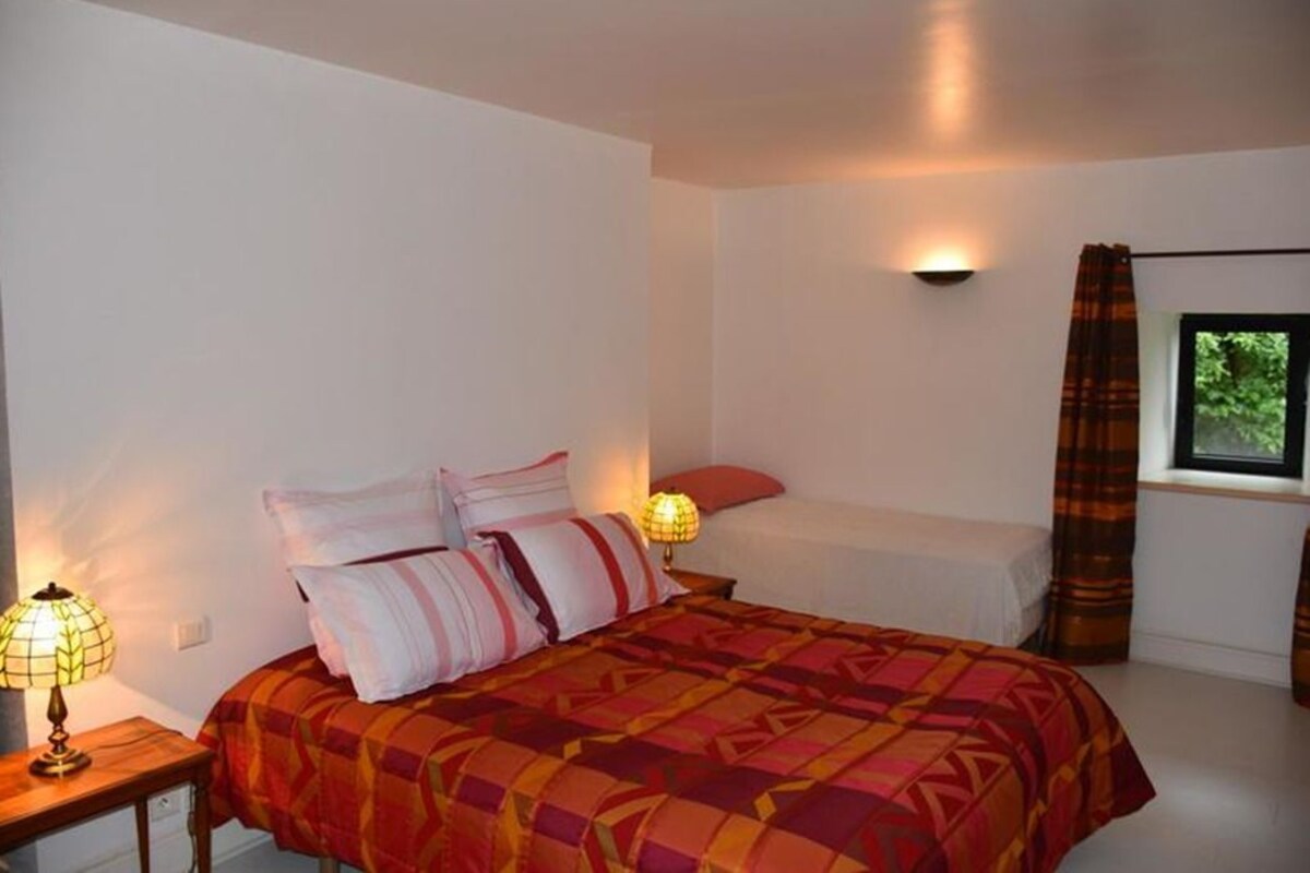 Family Room, Private Bathroom (Irish Cob) | Individually decorated, individually furnished, blackout drapes