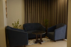 客房內保險箱、折疊床/加床、床單