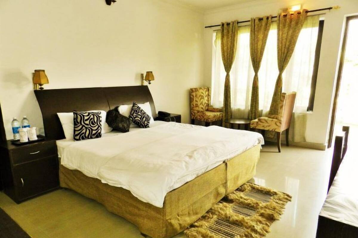 Phòng đôi Deluxe | Két bảo mật tại phòng, giường gấp/giường phụ (phụ phí), bộ trải giường 