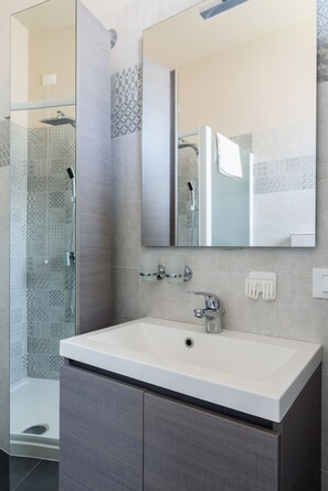 Apartment, 3 Bedrooms | Bathroom
