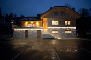 Façade de l’hébergement - soirée/nuit