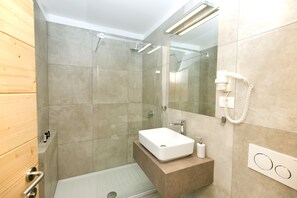 Premium bedding, Select Comfort beds, in-room safe - Vila Alpina (Bled)