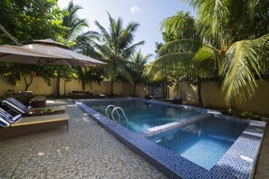Kolam renang outdoor