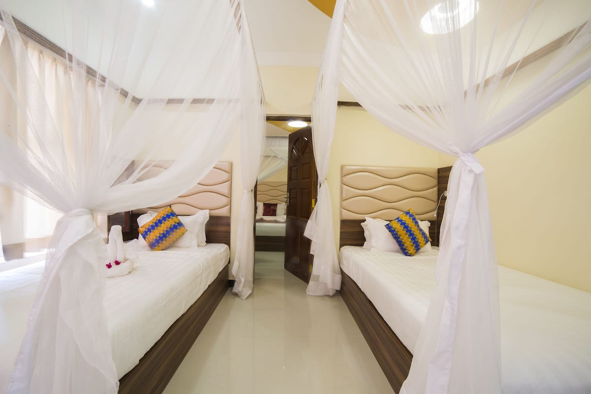 Comfort Twin Room | Minibar, in-room safe, desk, iron/ironing board