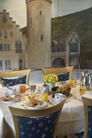 Free daily buffet breakfast - Hotel Lamm (Heimbuchenthal)