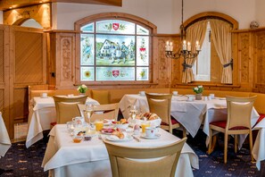Free daily buffet breakfast - Hotel Lamm (Heimbuchenthal)