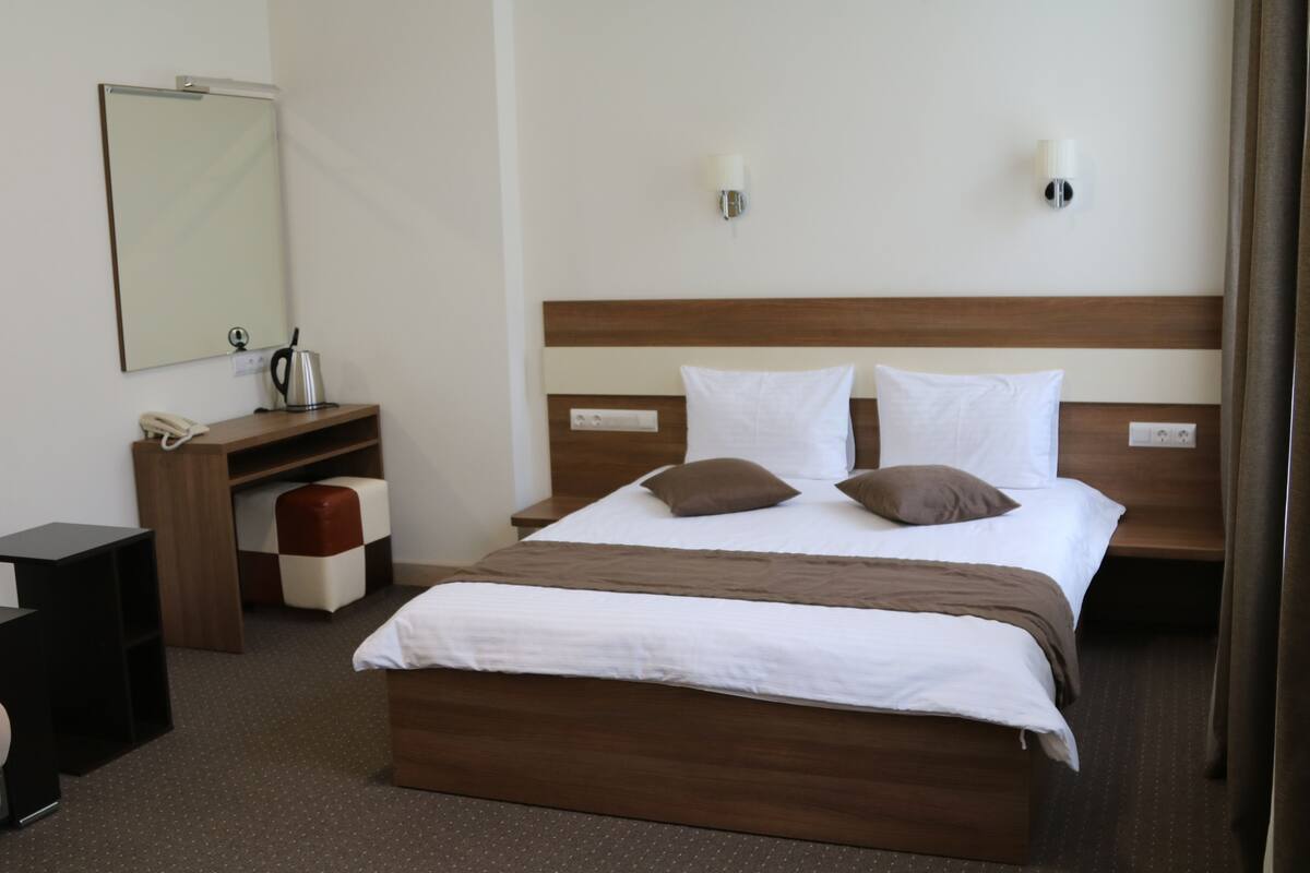 Chambre Double Deluxe, 1 très grand lit, non-fumeur, vue ville