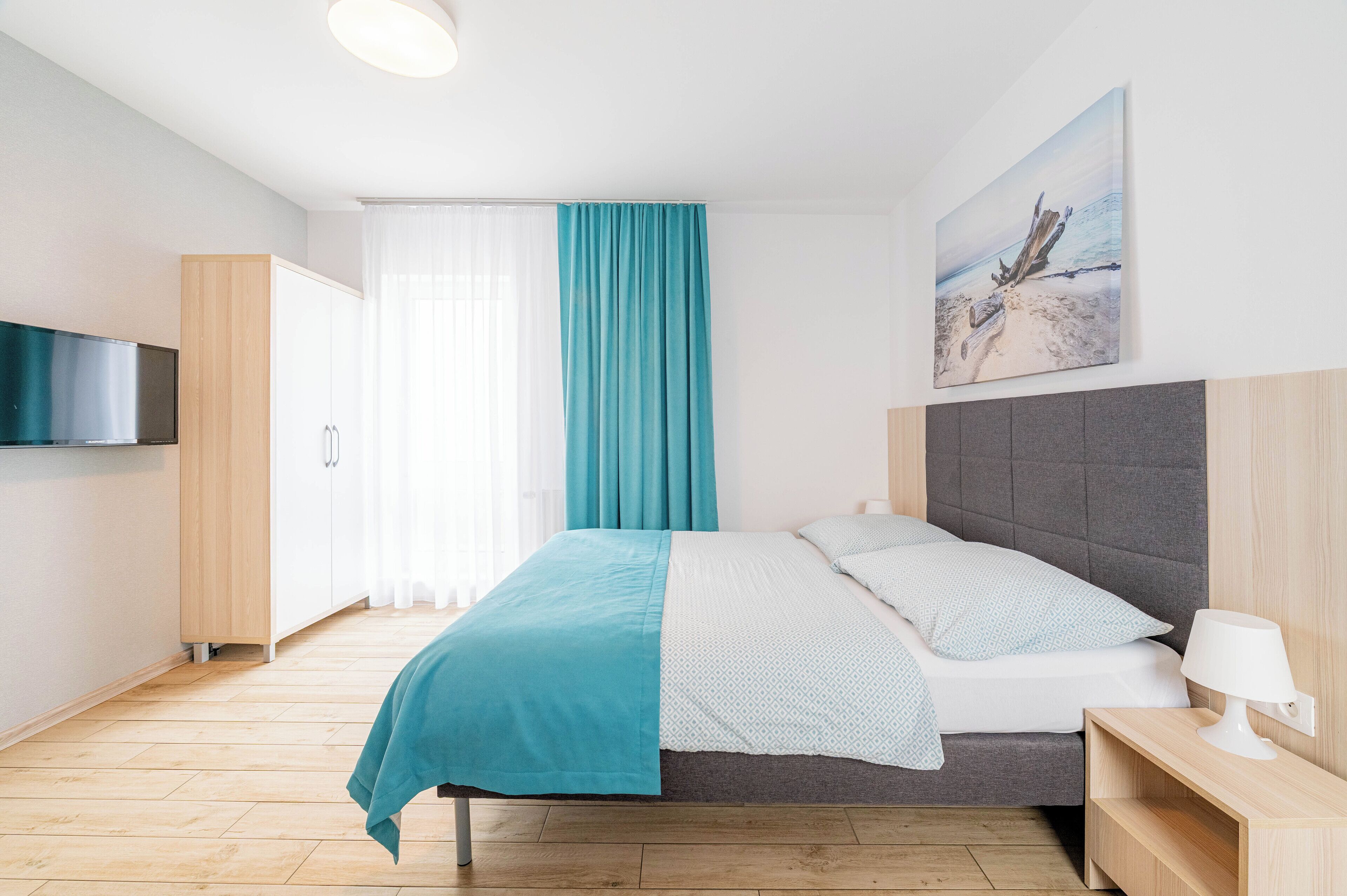 Doppelzimmer, Kochnische | Laptopgeeigneter Arbeitsplatz, Verdunkelungsvorhänge