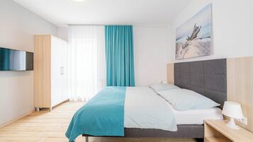 Doppelzimmer, Kochnische | Laptopgeeigneter Arbeitsplatz, Verdunkelungsvorhänge
