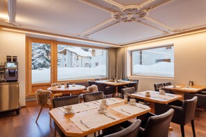 Free daily buffet breakfast - Boutique Hotel Cervus (St. Moritz)