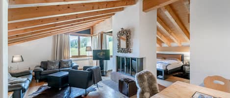 Cofres nos quartos, escrivaninha, camas extras/dobráveis (sobretaxa)