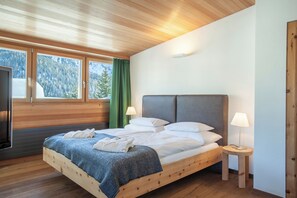 Caja de seguridad en la habitación y escritorio 