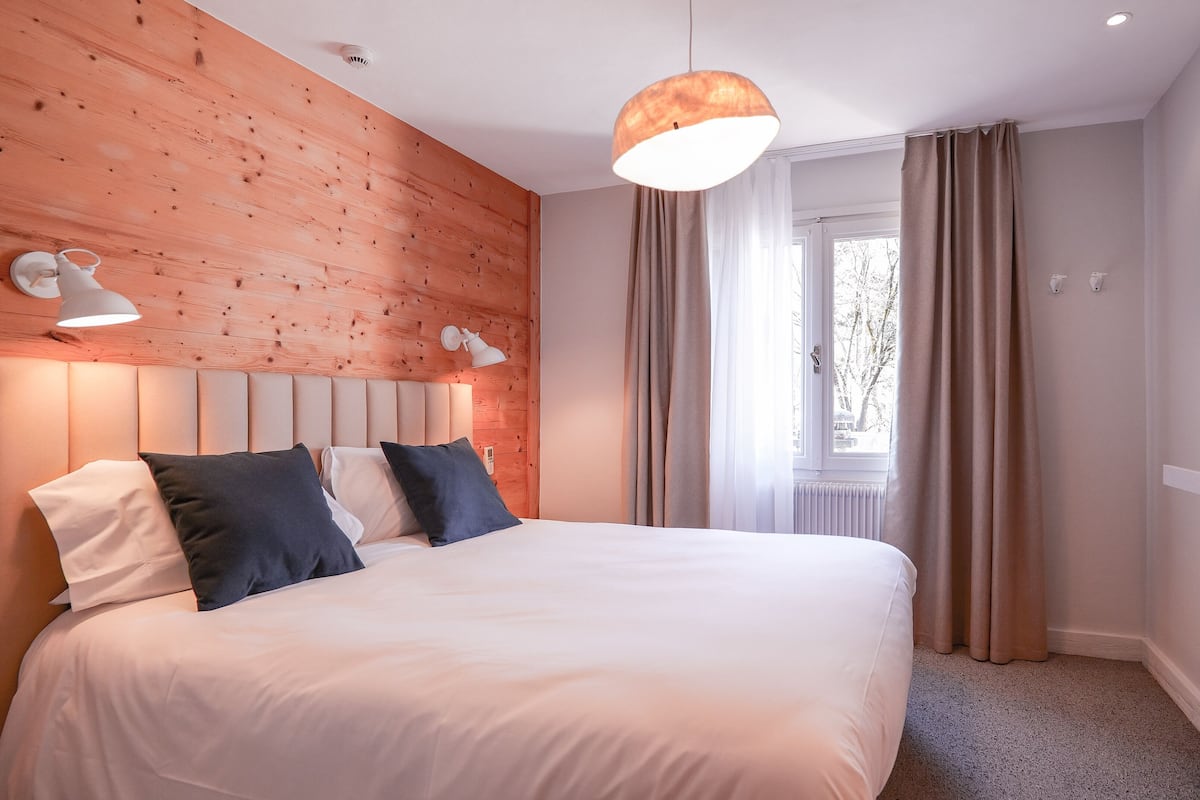 2 bedrooms, premium bedding, in-room safe, blackout curtains