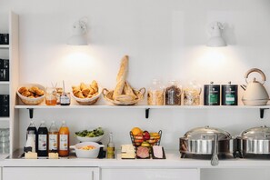 Tägliches Frühstücksbuffet gegen Gebühr