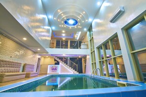 Indoor pool - Double M Exquisite Suites and Lounge (Lekki)