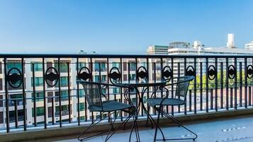 4 Bedrooms with Sea View | Balcony