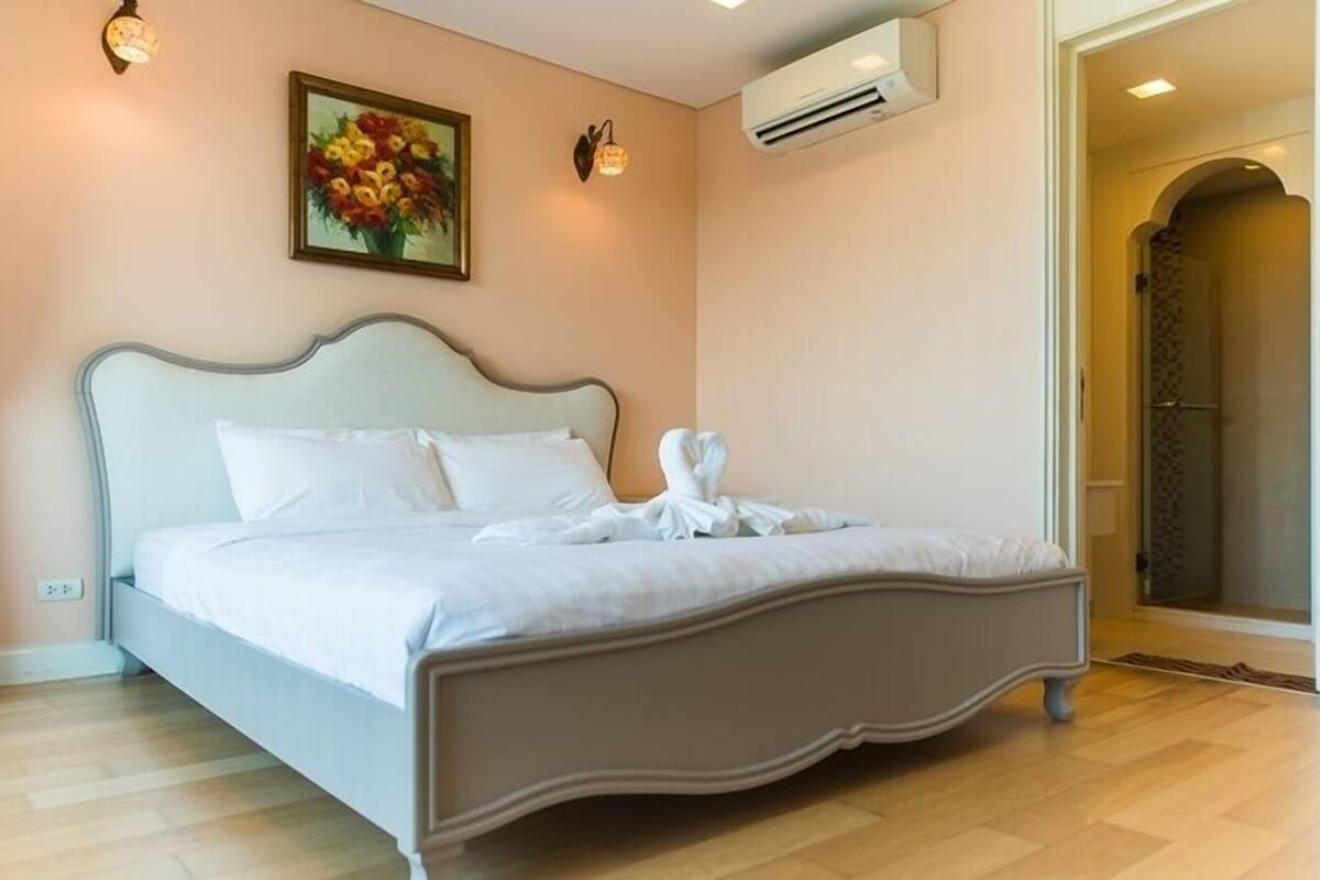 4 Bedrooms with Sea View