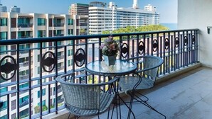 4 Bedrooms with Sea View | ระเบียง