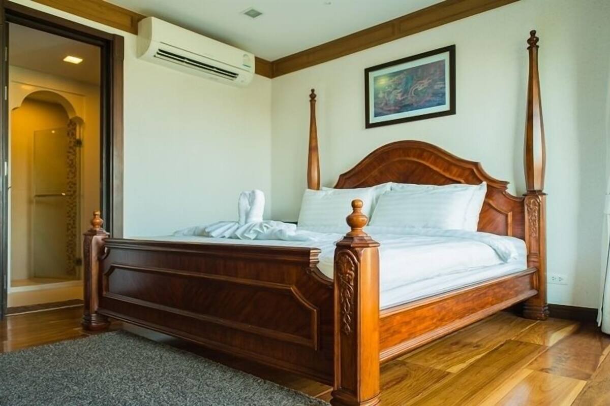 4 Bedrooms with Garden View