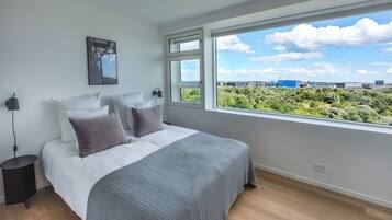 Penthouse | Desk, iron/ironing board, free WiFi, bed sheets