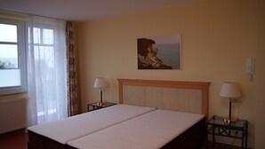 Apartment, 1 Bedroom (305) | Cribs (free), WiFi (free), individually decorated - Rondell an der Jasmund-Therme Neddesitz (Sagard)