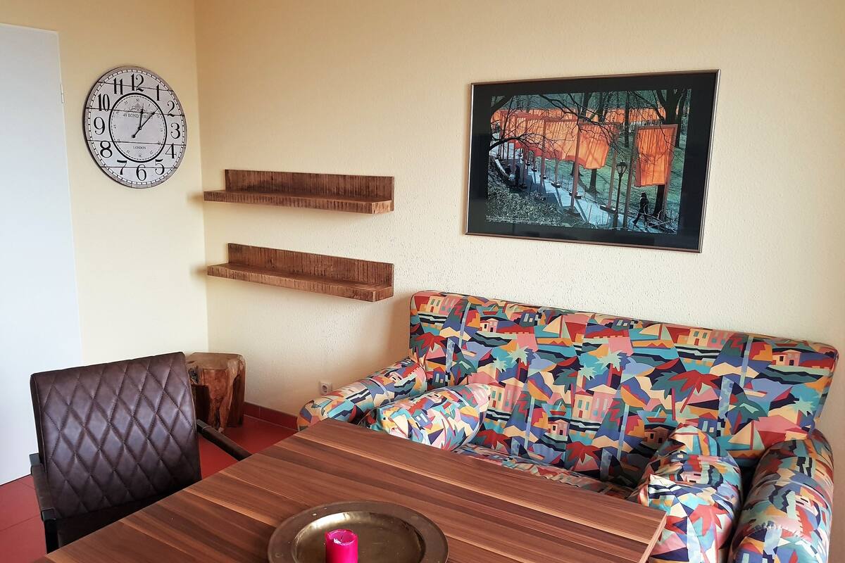 Decoración personalizada, muebles diferentes y cunas gratuitas