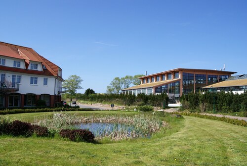 Rondell an der Jasmund-Therme Neddesitz
