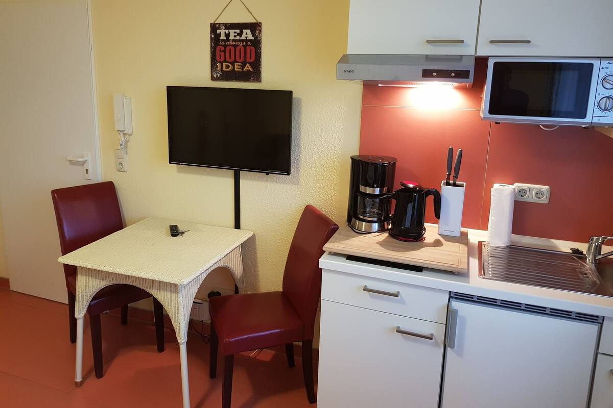 Studio (307) | Cribs (free), WiFi (free), individually decorated