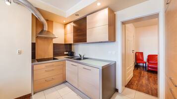 Apartment (10) | Dapur kecil peribadi | Peti sejuk, dapur, cerek elektrik