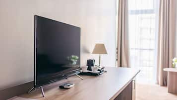 디럭스 더블룸 | 거실 공간 | 평면 TV