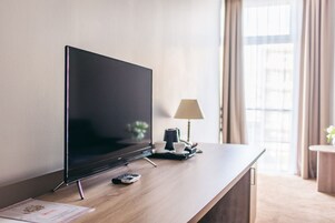 华丽双人房 | 起居区 | 平板电视