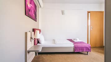 Quarto solteiro standard | Escrivaninha, Wi-Fi de cortesia, roupa de cama