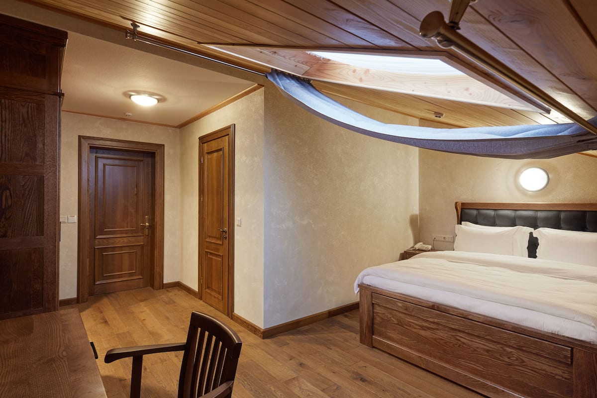 Chambre économique double, non-fumeur | Coffre-fort, bureau, fer et planche à repasser, accès au Wi-Fi (inclus)