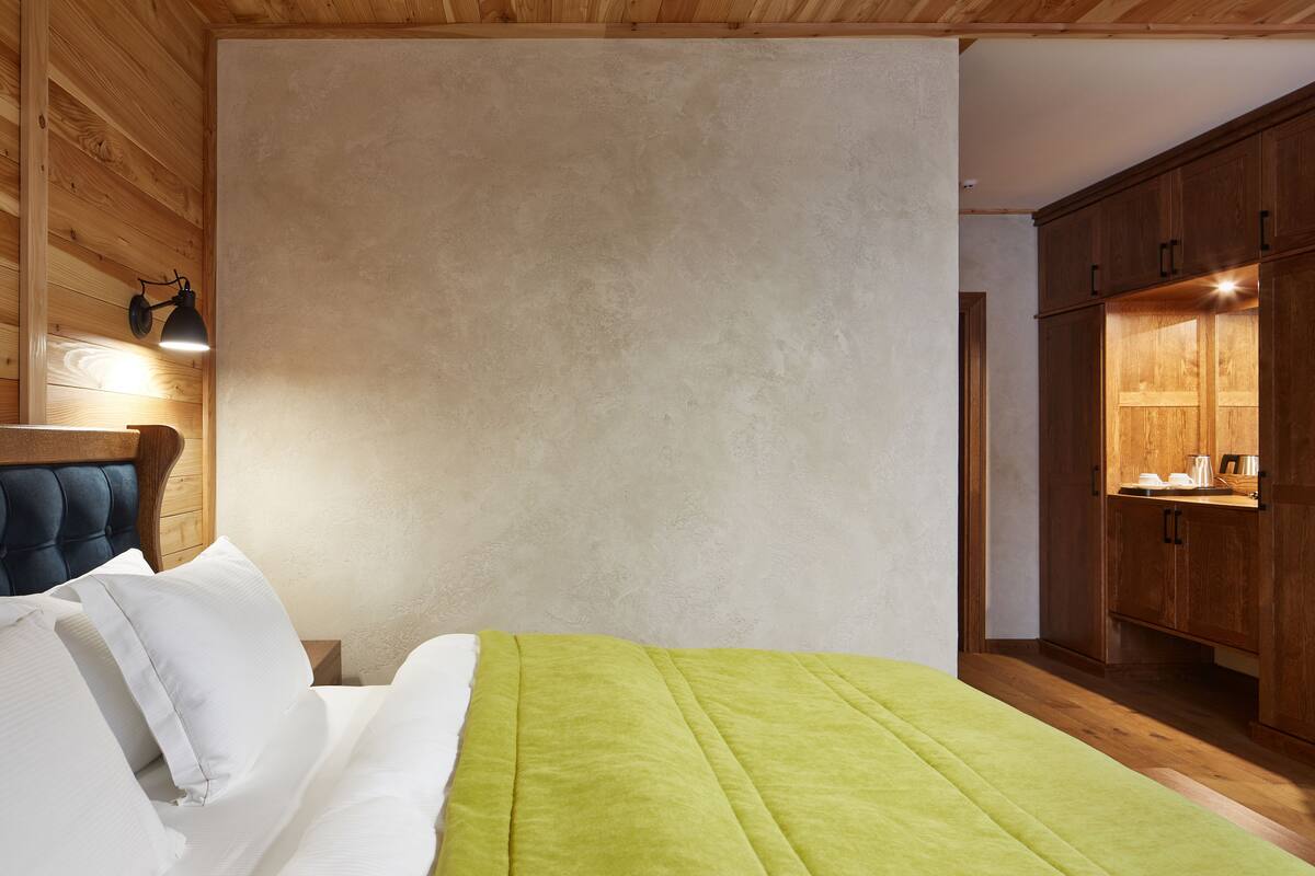 Chambre supérieure double, non-fumeur | Coffre-fort, bureau, fer et planche à repasser, accès au Wi-Fi (inclus)