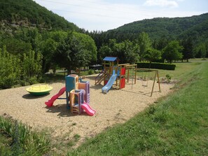 Children’s play area – outdoor