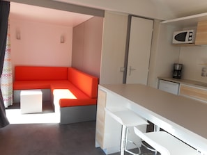 Living area - Camping Le Roc Qui Parle (Nant)