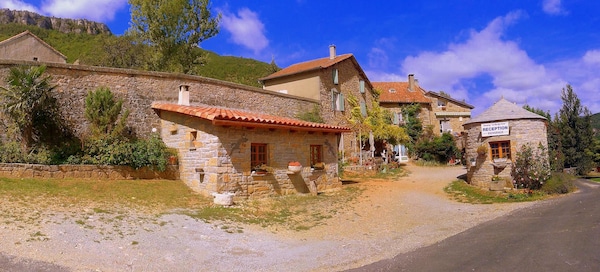 Camping Le Roc Qui Parle - Nant