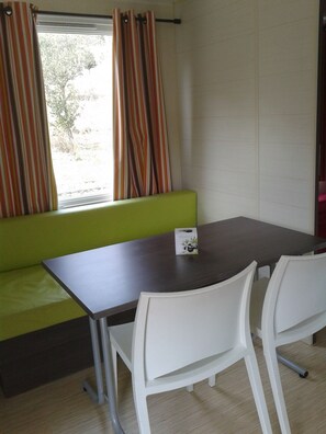 Nhà di động (Ohara 4 personnes) | Trang trí khác biệt, trang bị nội thất với thiết kế riêng biệt, bàn