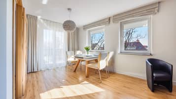 Apartment, Balcony (221) | Living area | Flat-screen TV
