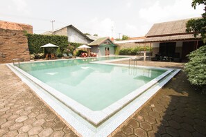 Outdoor pool - Grand Ciwareng Inn (Purwakarta)