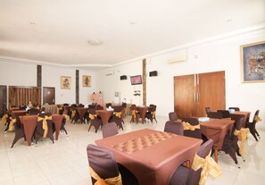 Breakfast, lunch and dinner served - Grand Ciwareng Inn (Purwakarta)