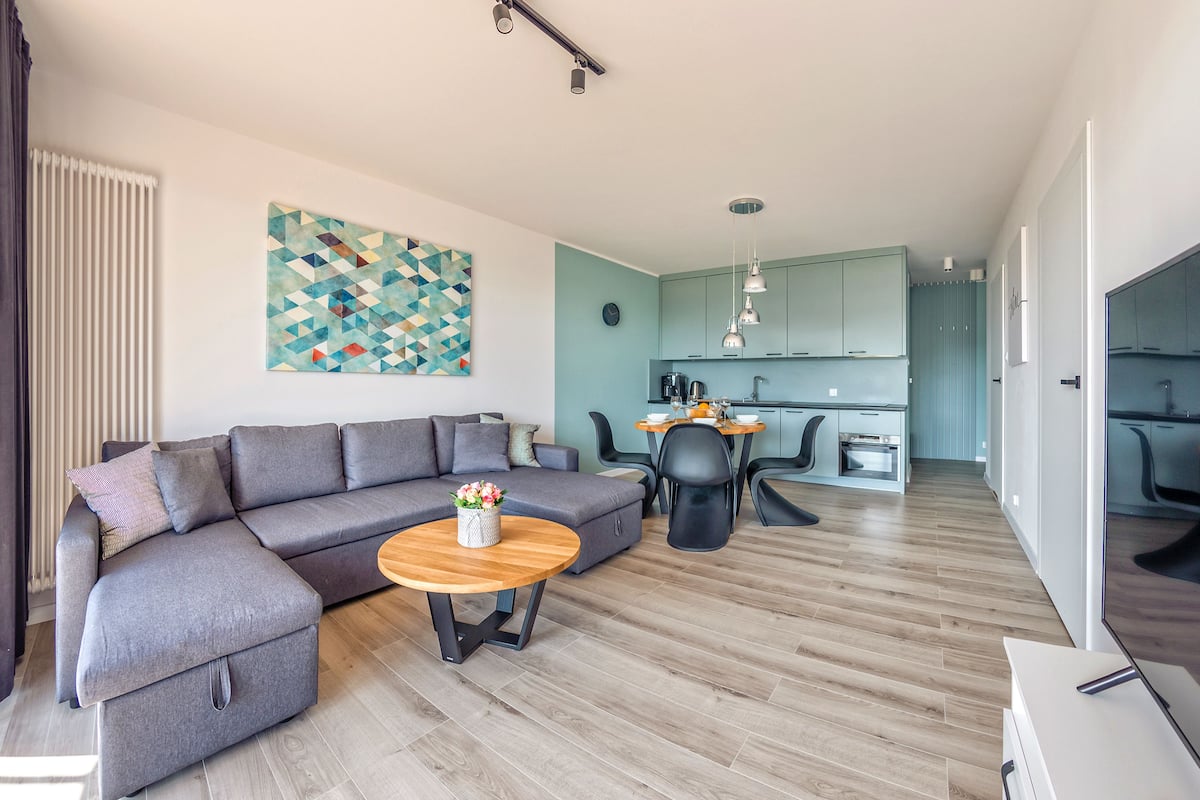 Apartment (18 B)