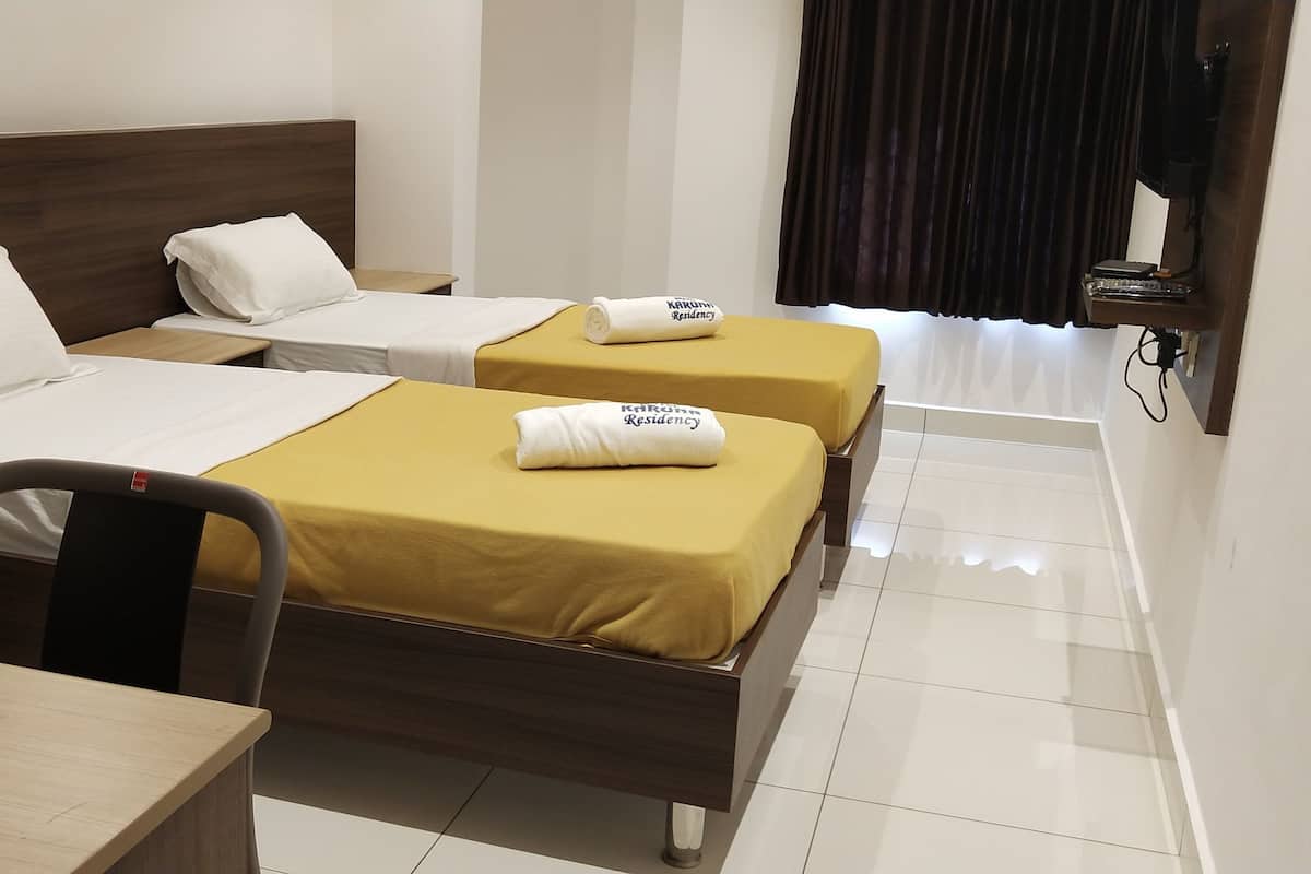 Deluxe Twin Room, 2 Single Beds | Desk, rollaway beds, bed sheets