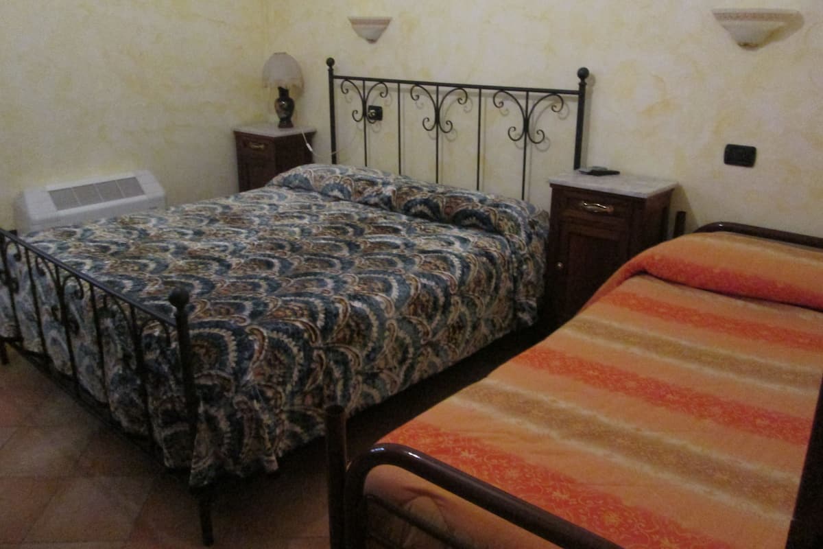 Family Apartment, 1 Bedroom | 1 bedroom, soundproofing, free WiFi, bed sheets
