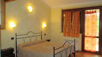 Soundproofing, free WiFi, bed sheets