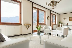 Living area - Piazza Cavour Lake View (Como)