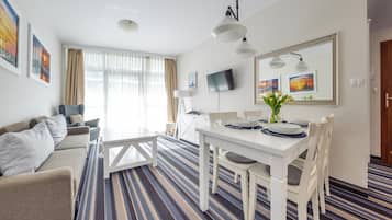Deluxe Apartment, Sea View (423) | 1 bedroom, laptop workspace, iron/ironing board, free WiFi