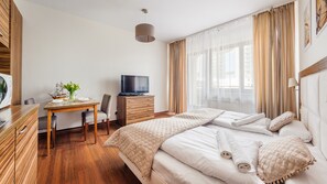 Studio, Balcony (208) | Living area