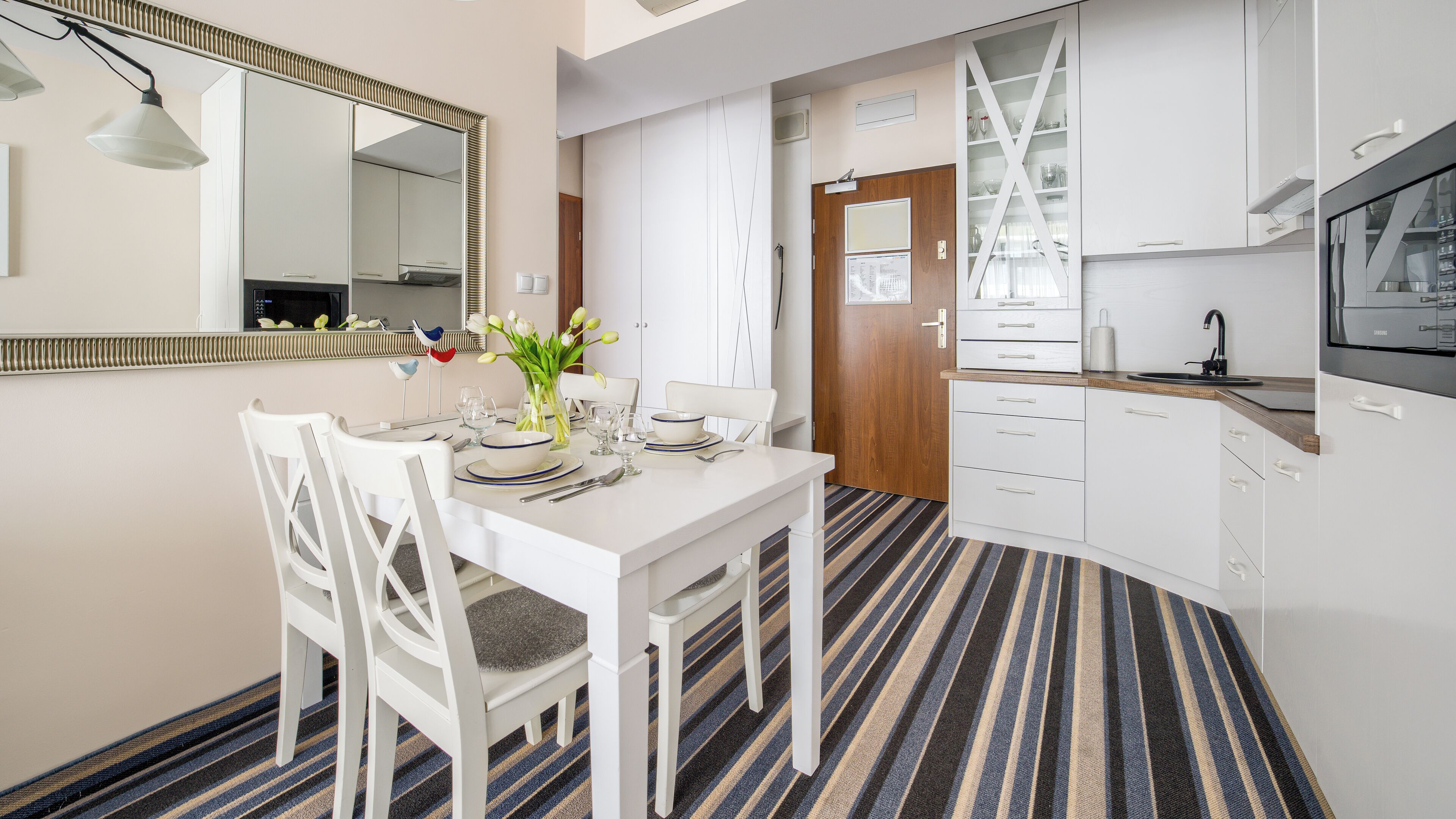Deluxe Apartment, Sea View (423) | Private kitchenette | Fridge, stovetop, electric kettle, cookware/dishes/utensils