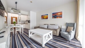 Deluxe-Apartment, Meerblick (423) | Laptopgeeigneter Arbeitsplatz, Bügeleisen/Bügelbrett, kostenloses WLAN